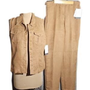 NWT Vest & Pants Washable Faux Suede By Emma James. Large